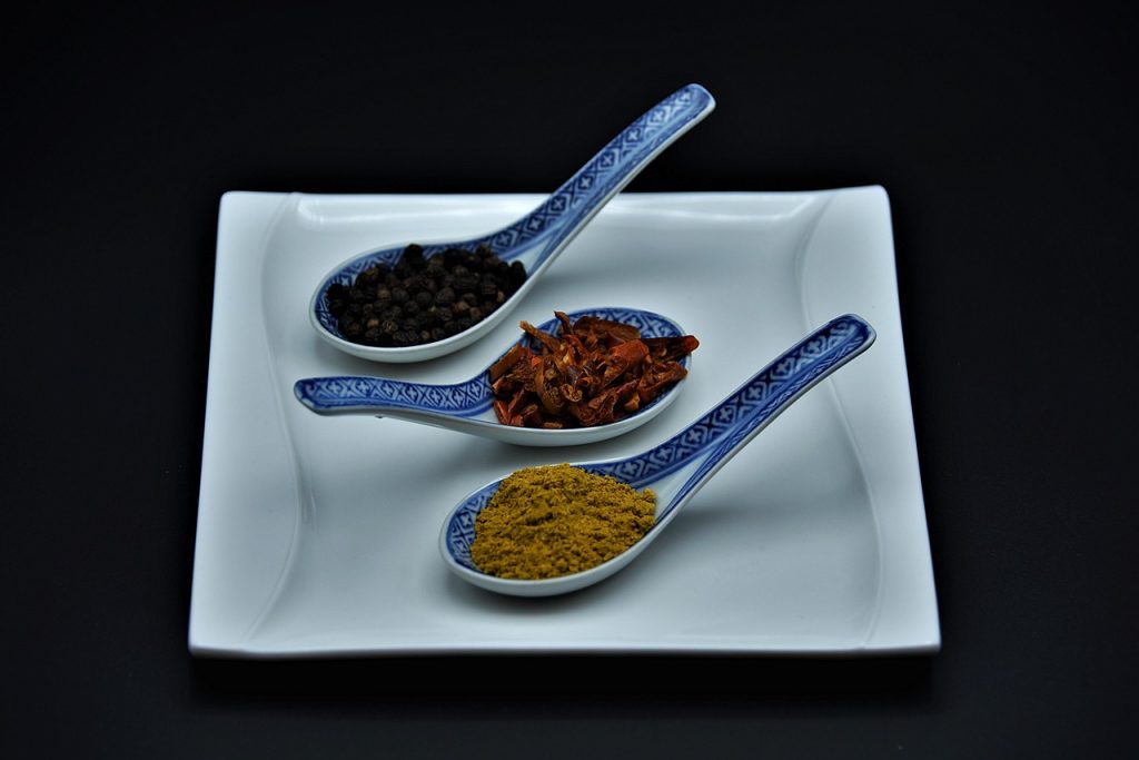 spices, spoon, plate-4718172.jpg
